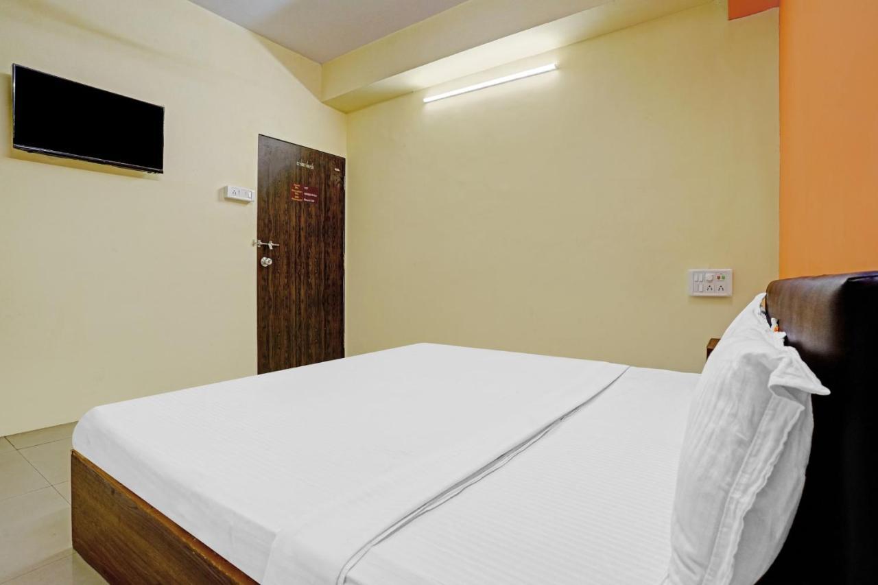 Hotel O Nova Rooms Surat Buitenkant foto