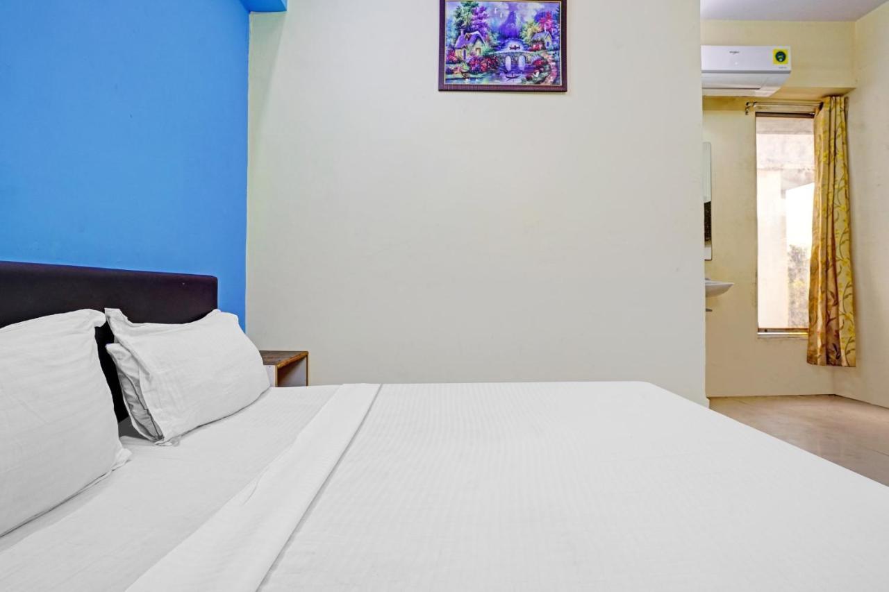 Hotel O Nova Rooms Surat Buitenkant foto