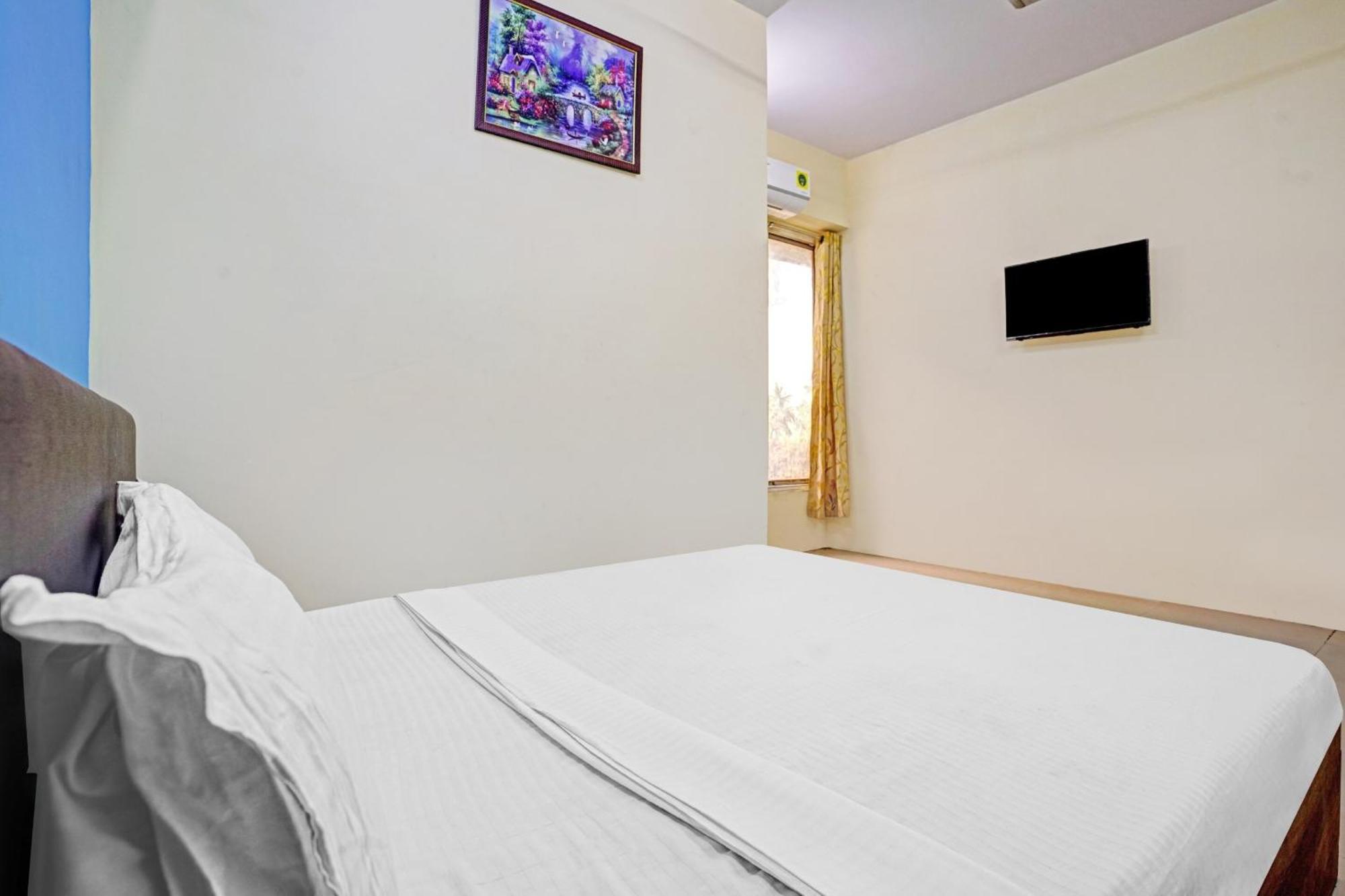 Hotel O Nova Rooms Surat Buitenkant foto