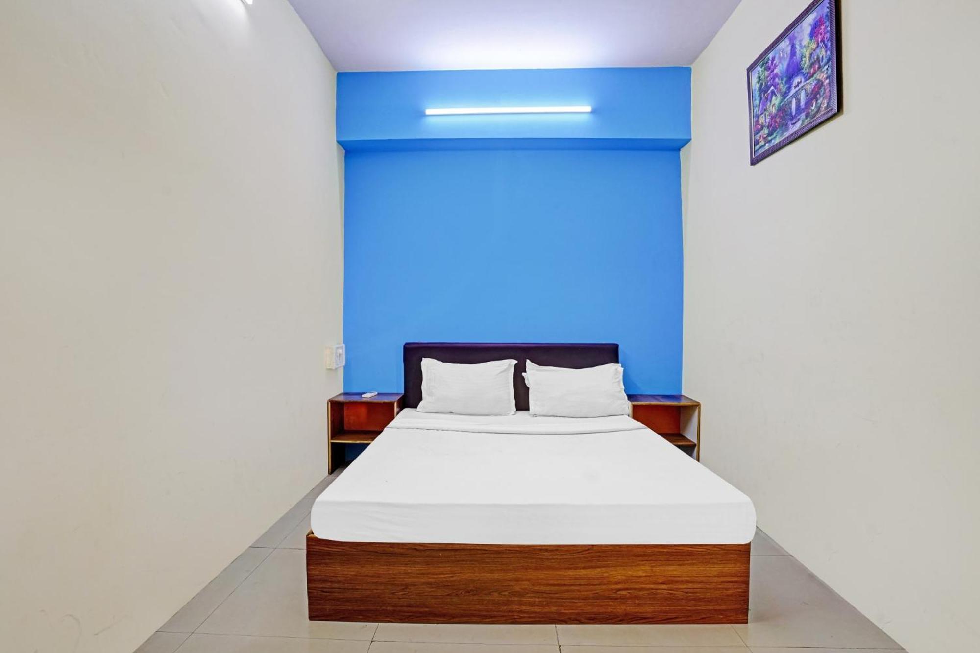 Hotel O Nova Rooms Surat Buitenkant foto