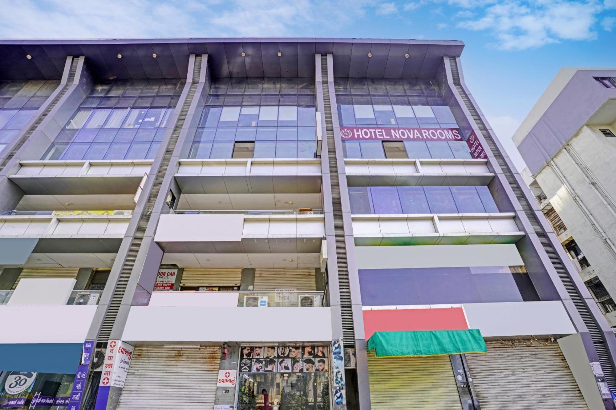 Hotel O Nova Rooms Surat Buitenkant foto