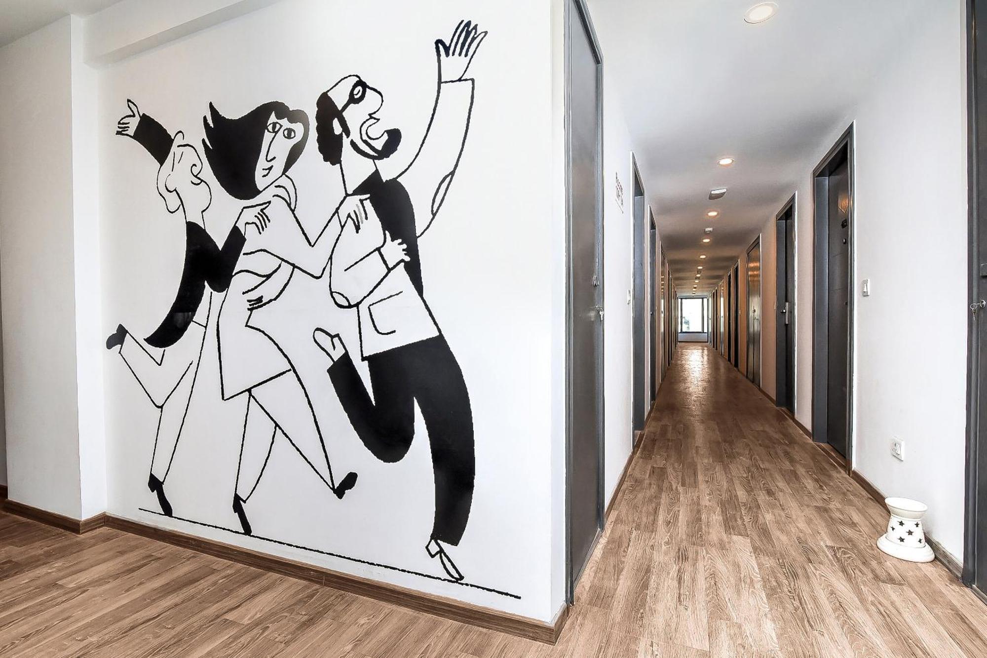 Hotel O Nova Rooms Surat Buitenkant foto